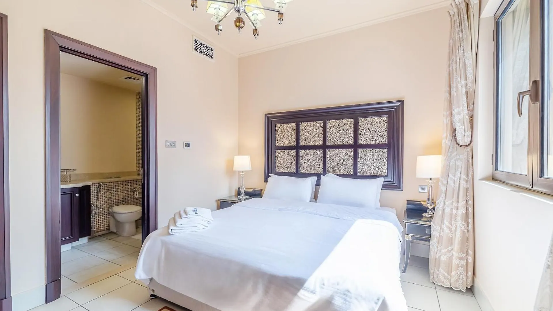 Traditional Home With Full Burj View In The Old Town Dubai United Arab Emirates