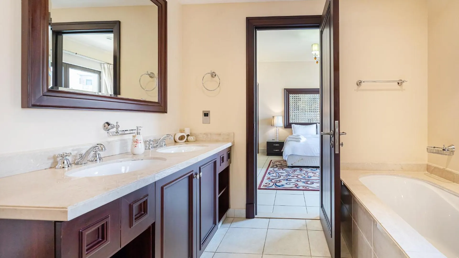 Traditional Home With Full Burj View In The Old Town Dubai United Arab Emirates