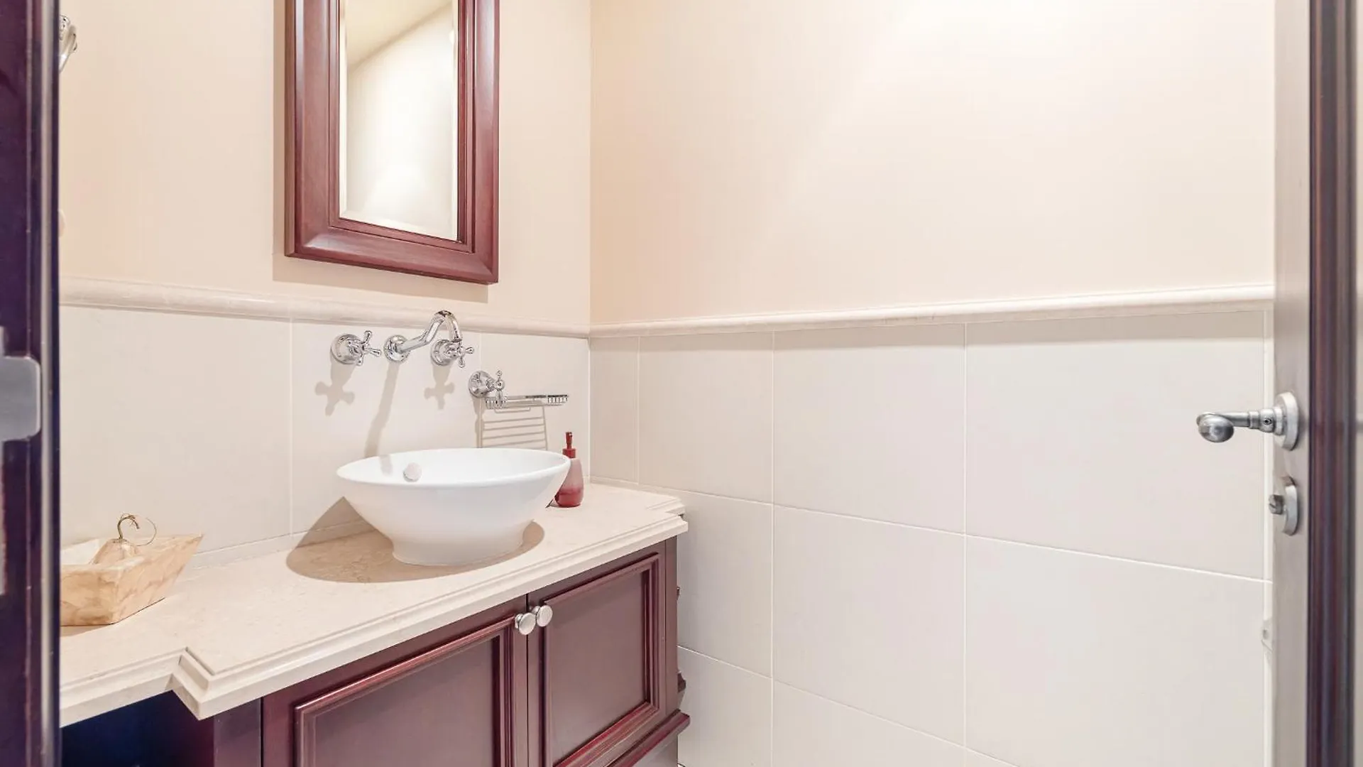 Traditional Home With Full Burj View In The Old Town Dubai